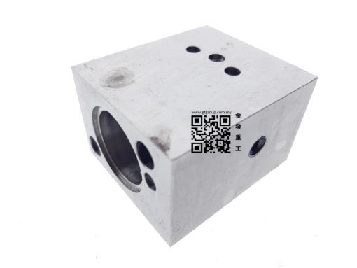 629-18534000 | OUTRIGGER COVER SIDE KATO